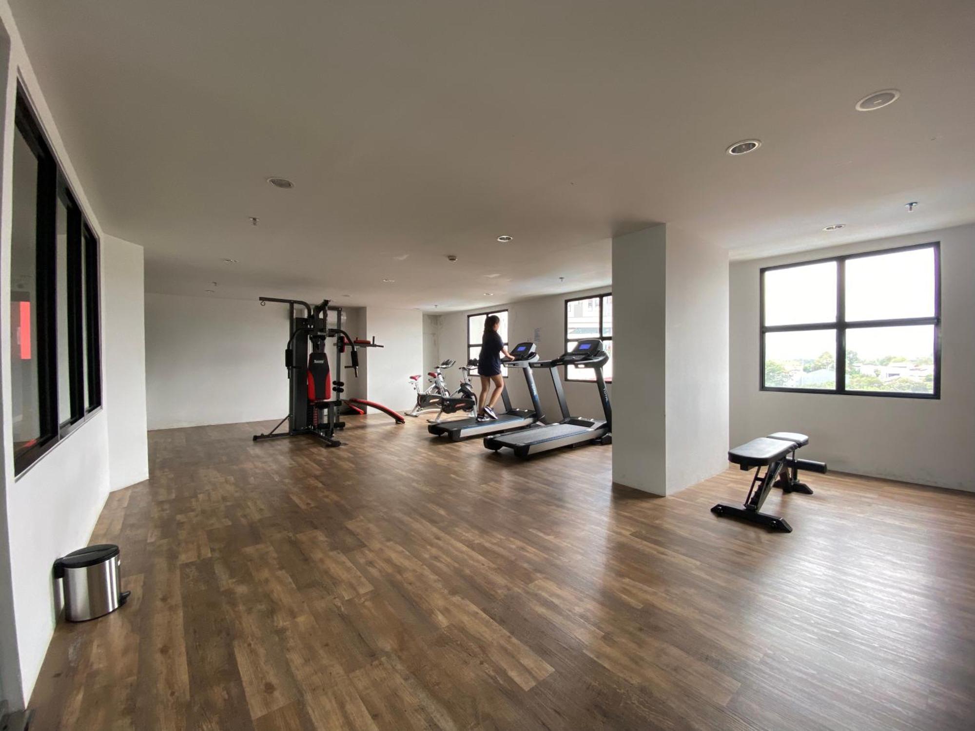 Minimalist And Cozy 1br The Alton By Travelio