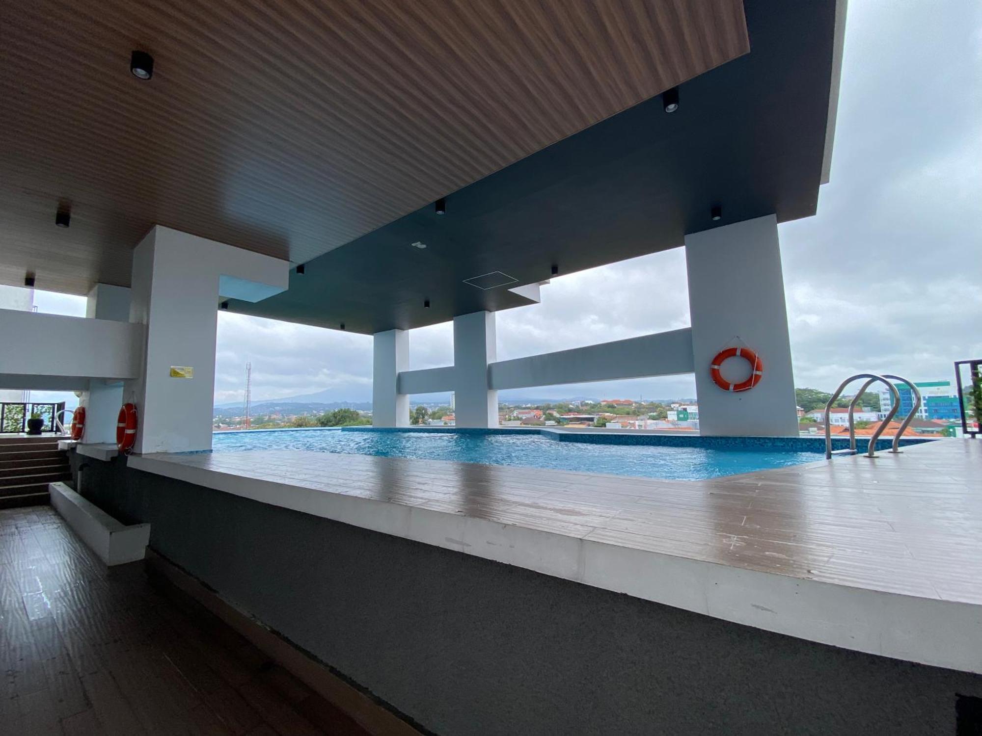 Minimalist And Cozy 1br The Alton By Travelio Apartemen Semarang