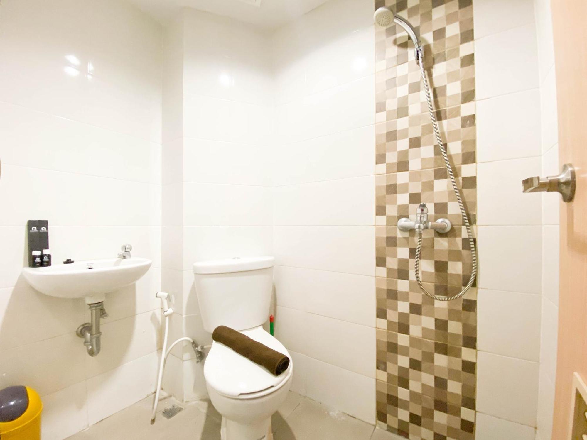 Minimalist And Cozy 1br The Alton By Travelio
